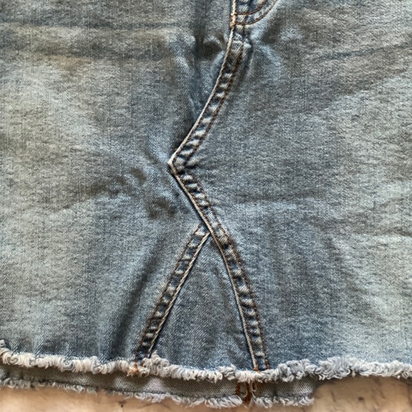 J Crew Mercantile Denim Mini Skirt Cut Off Hem Blue Jean Skirt Size 4 - Picture 5 of 12